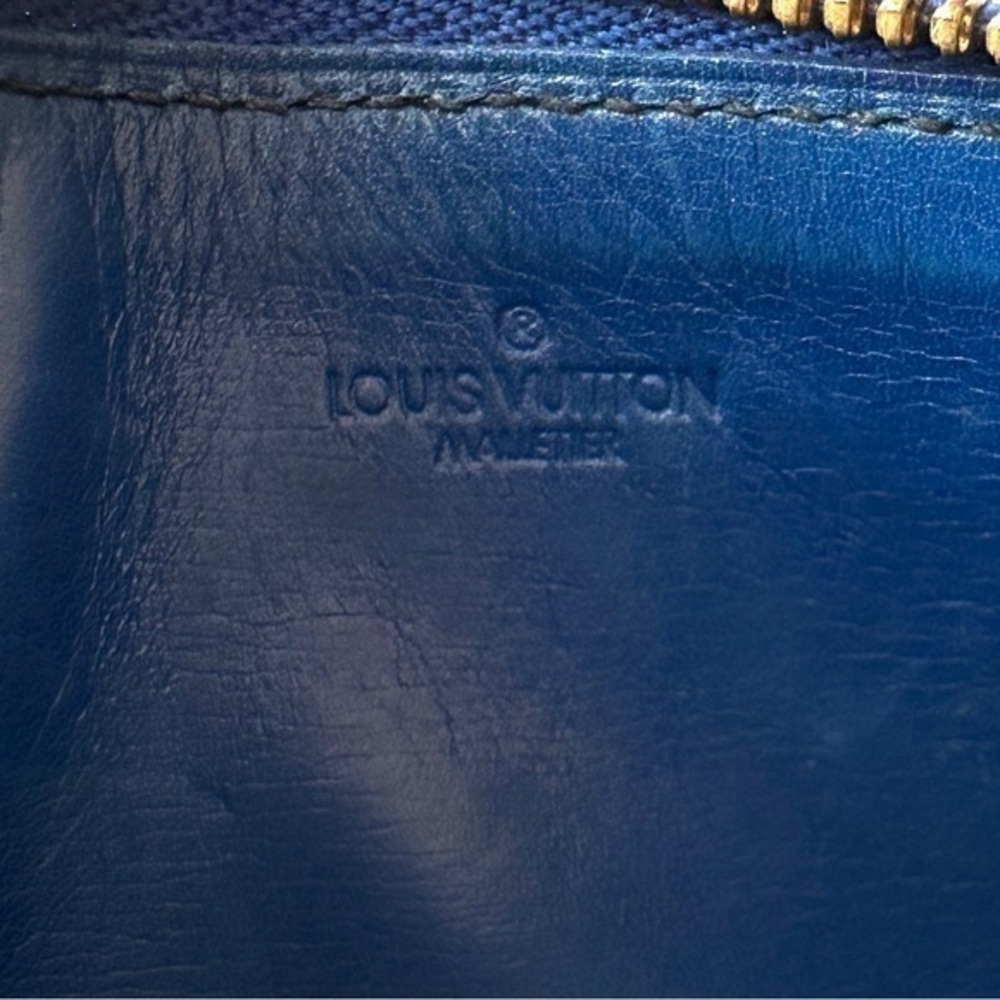 AUTHENTIC Louis Vuitton Epi Key Pouch. Color: Toledo - Picture 11 of 12